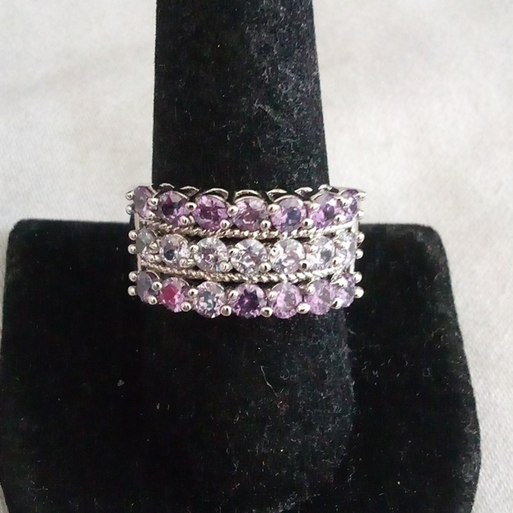 Lovely vintage purple sapphire band cocktail ring Size 8 🤗 AAA